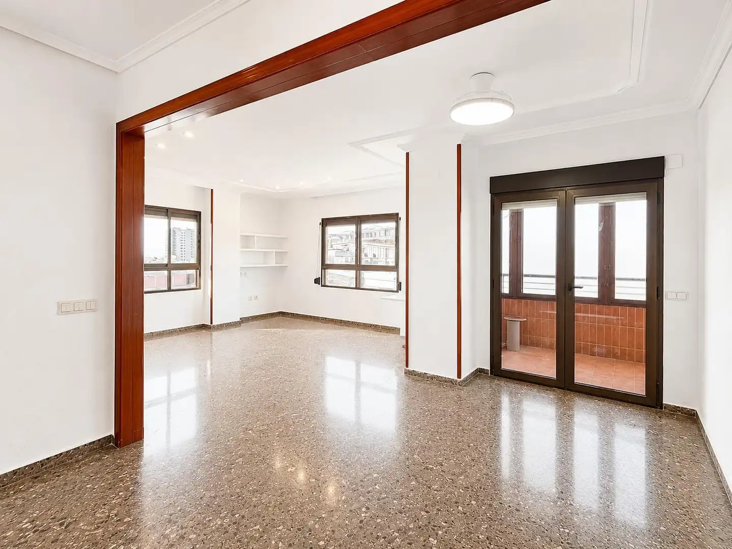 Flat for rent in Paterna  with Balcony