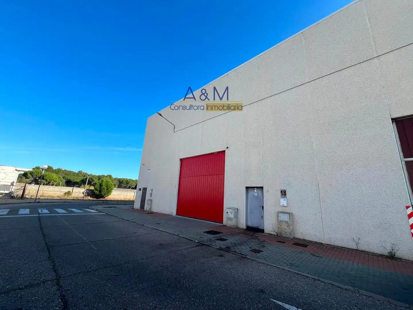 Vista exterior de Nau industrial en venda en Valladolid amb Calefacció i Alarma