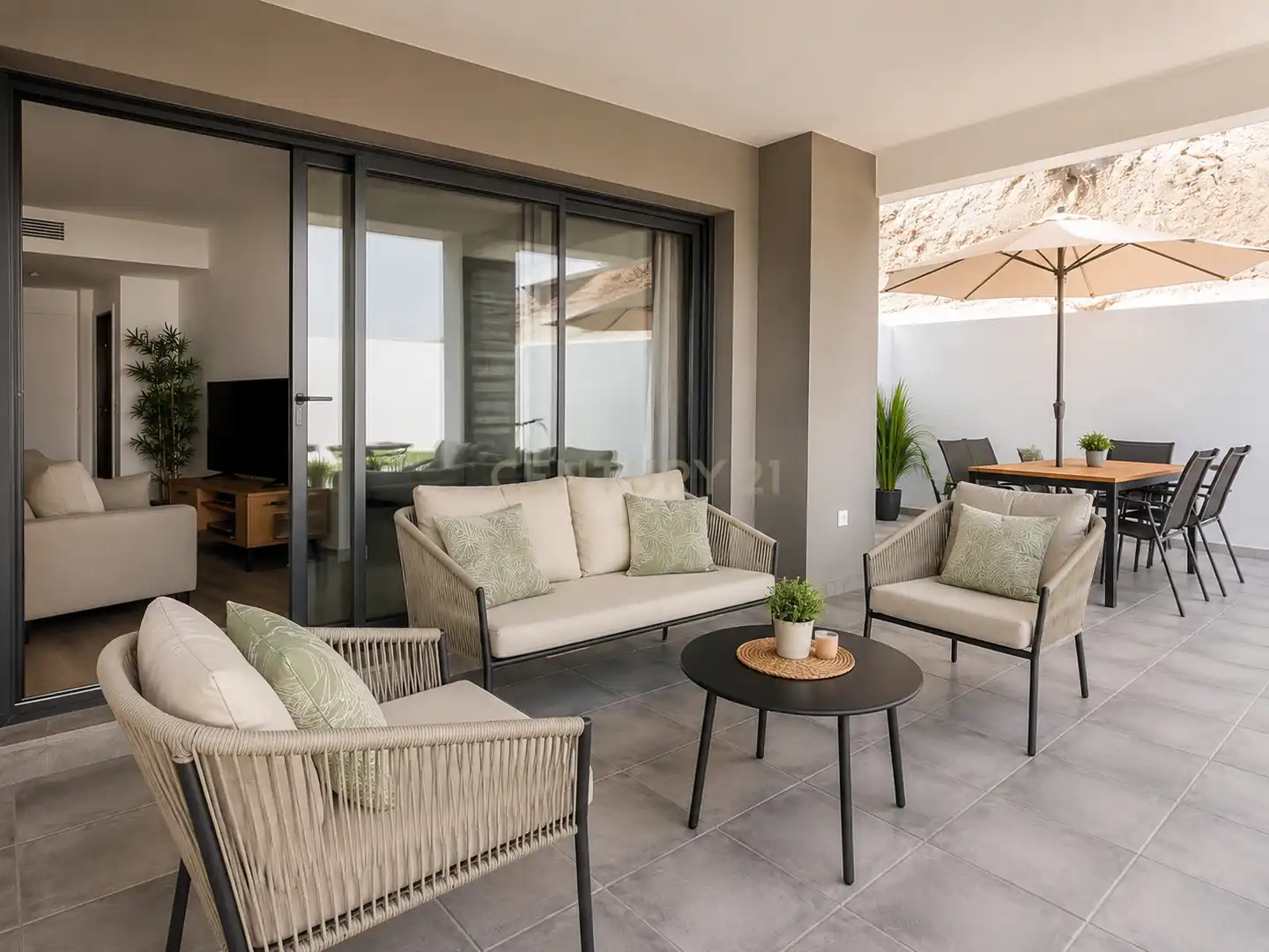 Terrasse von Wohnungen zur Miete in Benalmádena mit Klimaanlage, Waschmaschine und Gemeinschaftspool