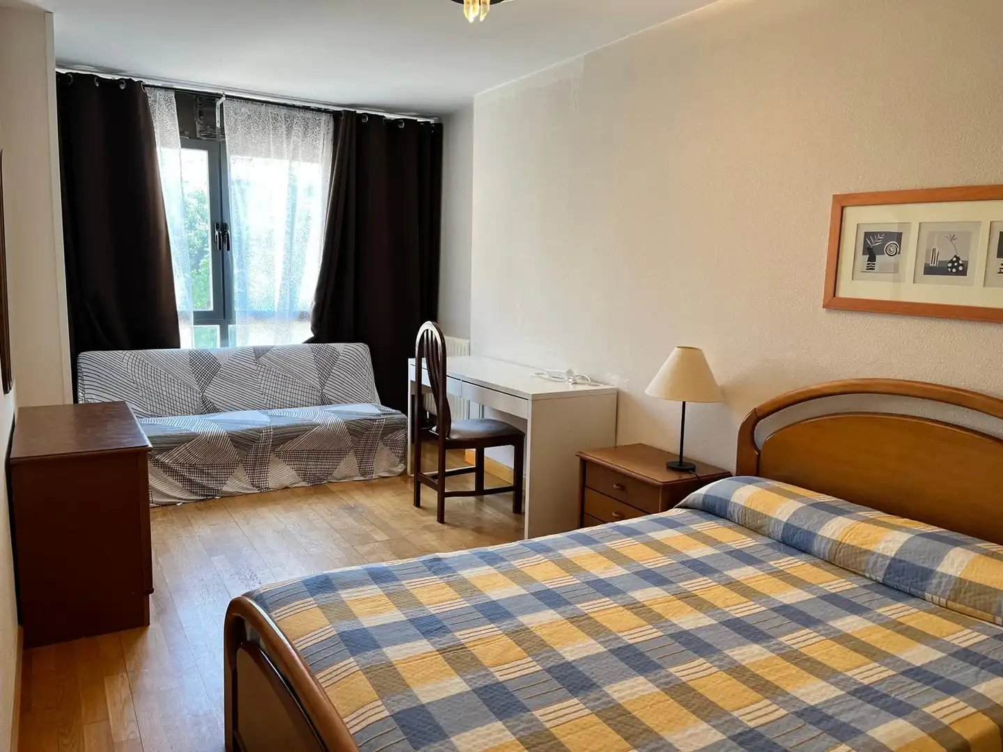 Dormitori de Apartament de lloguer en Burgos amb Calefacció, Parquet i Moblat