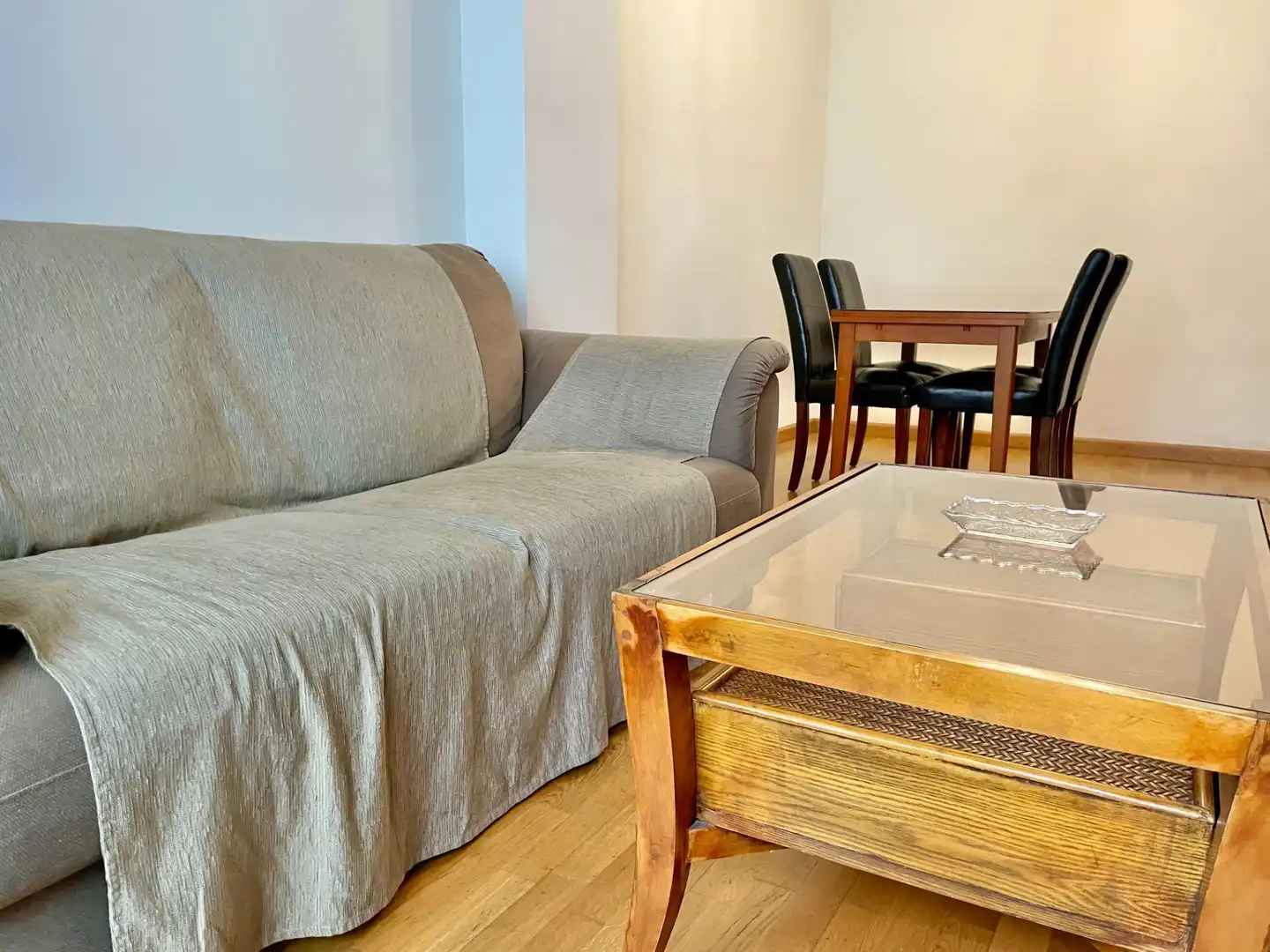 Sala d'estar de Pis en venda en Córdoba amb Aire condicionat, Calefacció i Parquet