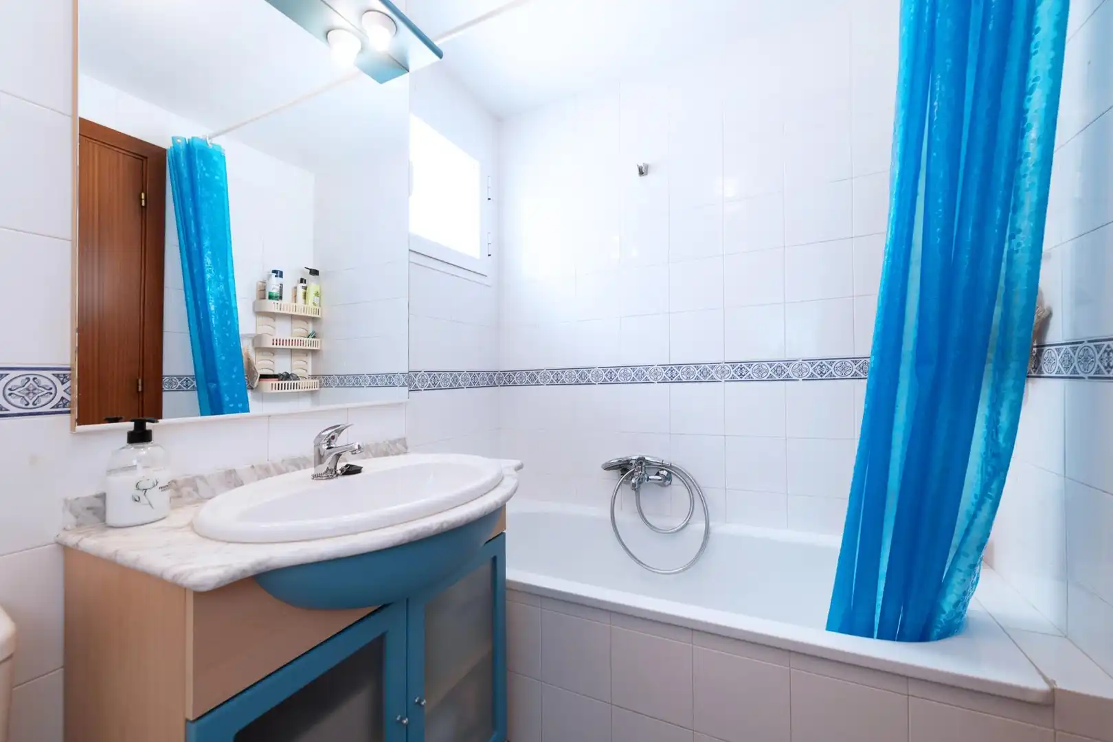 Baño de Piso en venta en Rincón de la Victoria con Aire acondicionado, Terraza y Piscina comunitaria