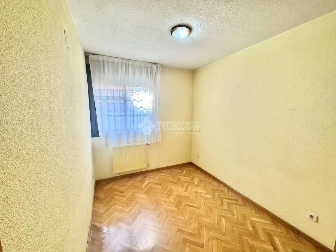 Bedroom of Flat for sale in Madrid  with Heating and Community pool