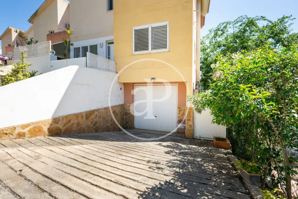 Exterior view of Houses for sale in Chiva  with Heating, Private garden and Terrace
