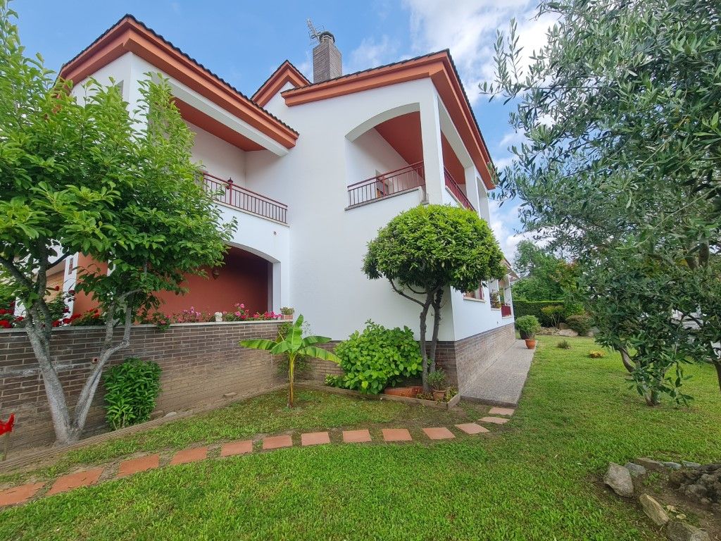 Vista exterior de Casa o xalet en venda en Girona Capital amb Jardí privat i Terrassa