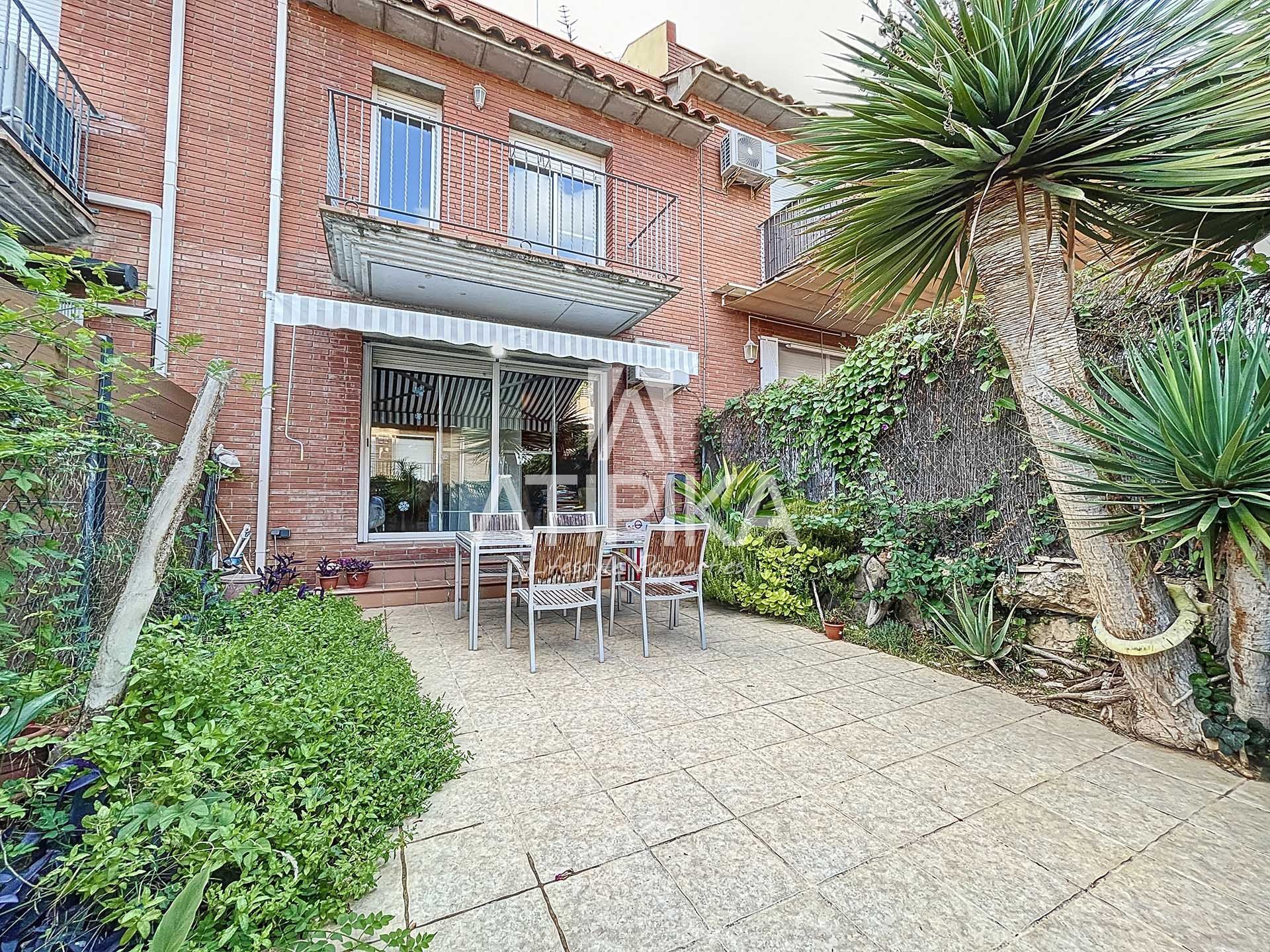 Garden of House or chalet for sale in Sitges  with Air Conditioner, Heating and Oven