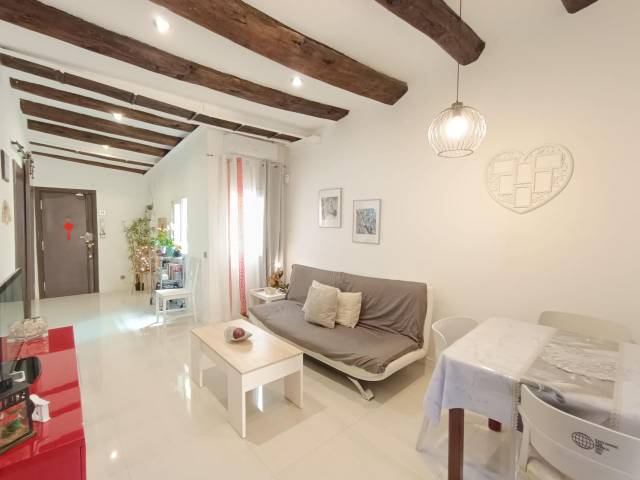 Piso en Venta en Carrer de Montserrat en El Raval