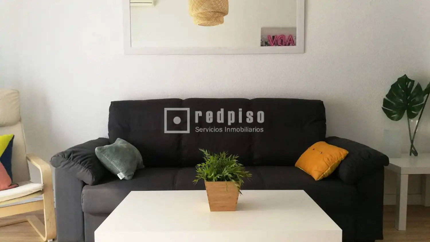 Living room of Flat for rent in Granada  with Terrace, Furnished and Alarm