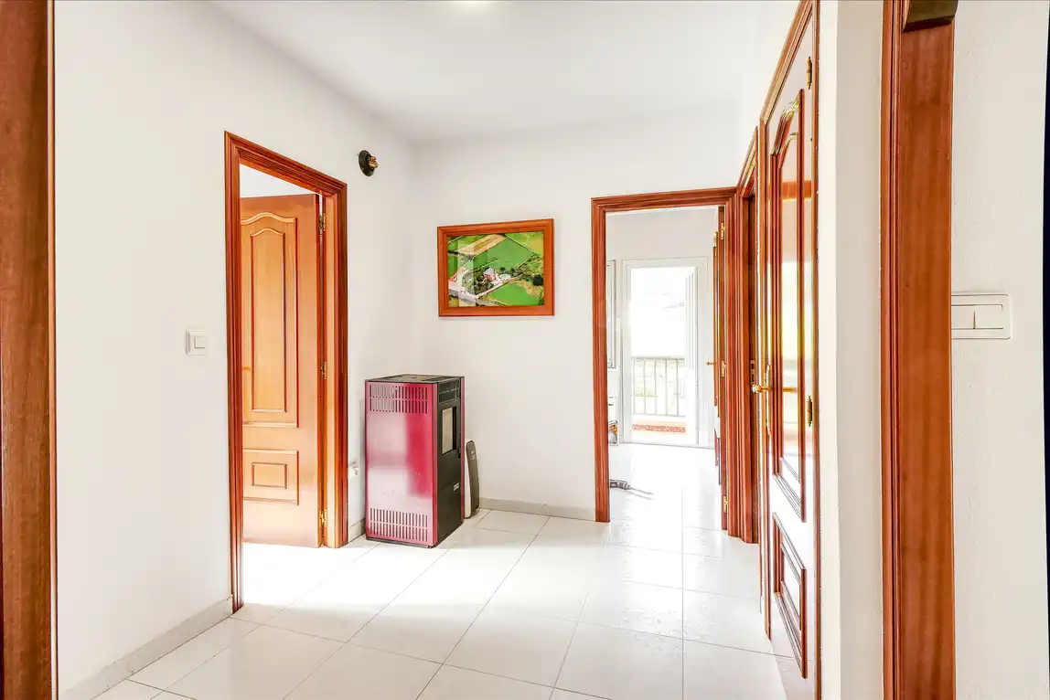 Casa o chalet en venta en A Laracha   con Calefacción, Jardín privado y Trastero