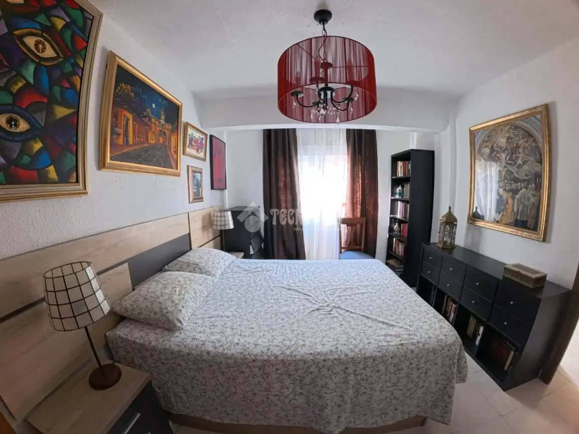 Piso en venta en Calle Pinoso 16