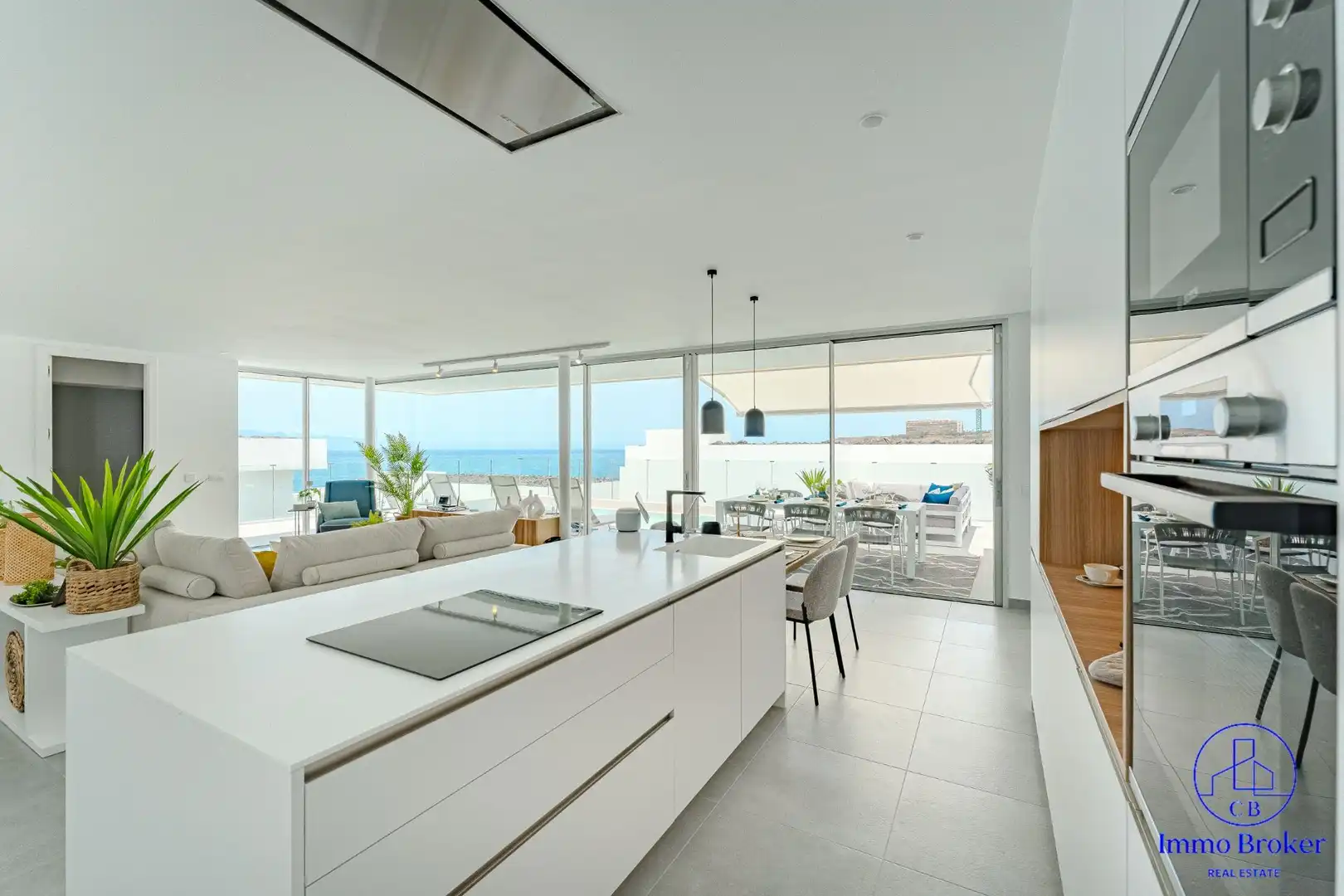 Detached house with pool for sale in Callao Salvaje - Playa Paraíso