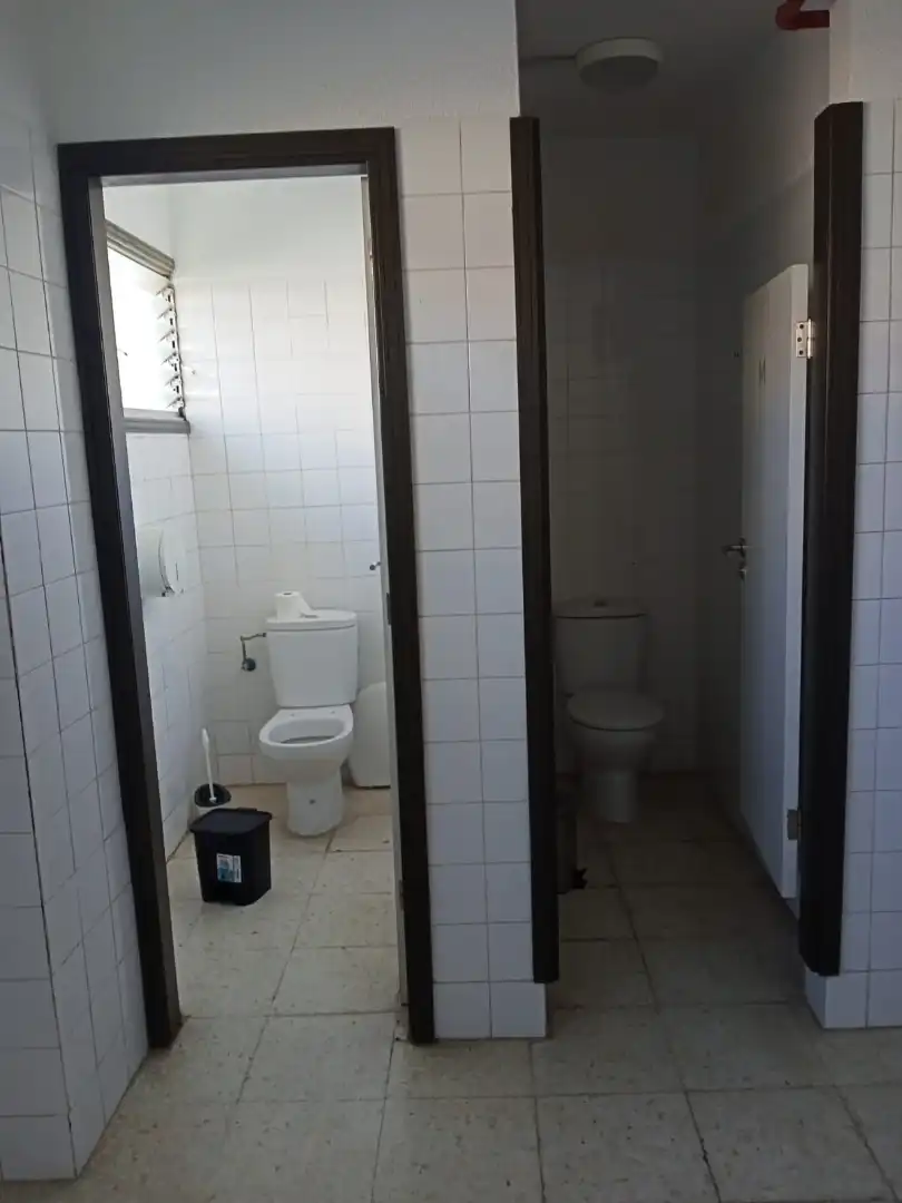 Badezimmer von Büro zur Miete in Arafo