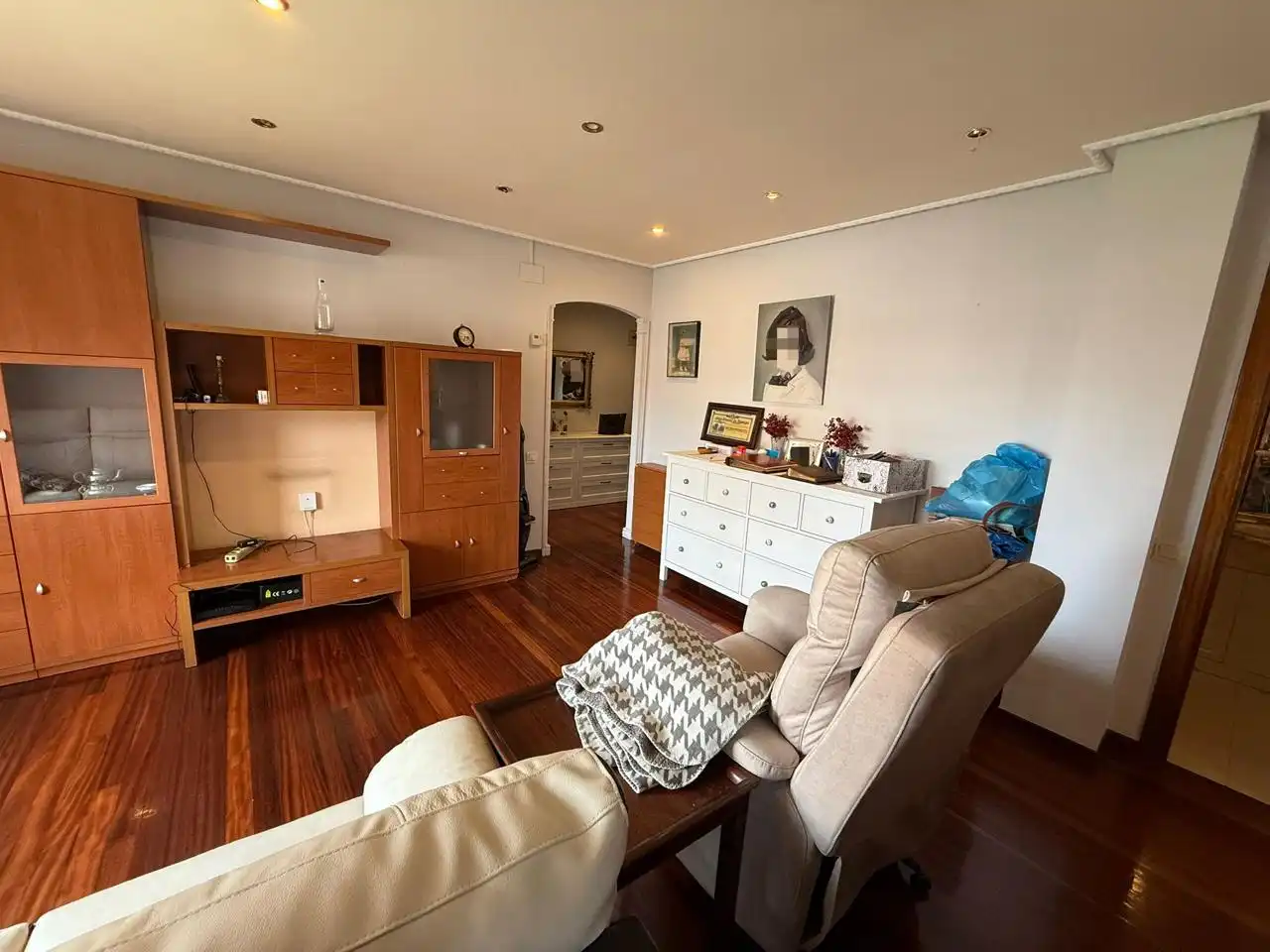 Sala de estar de Piso en venta en Castro-Urdiales con Calefacción, Parquet y Piscina comunitaria