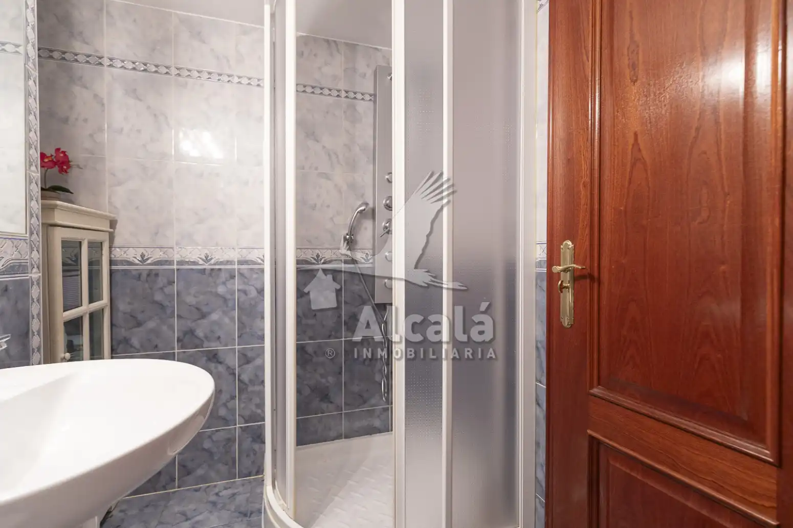 Bathroom of Flat for sale in Alcalá de Henares  with Air Conditioner, Heating and Parquet flooring