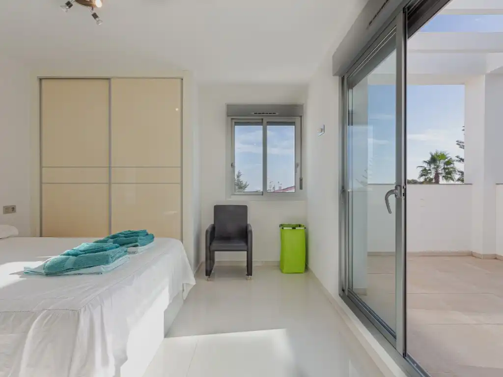 Dormitori de Casa o xalet en venda en Orihuela amb Moblat
