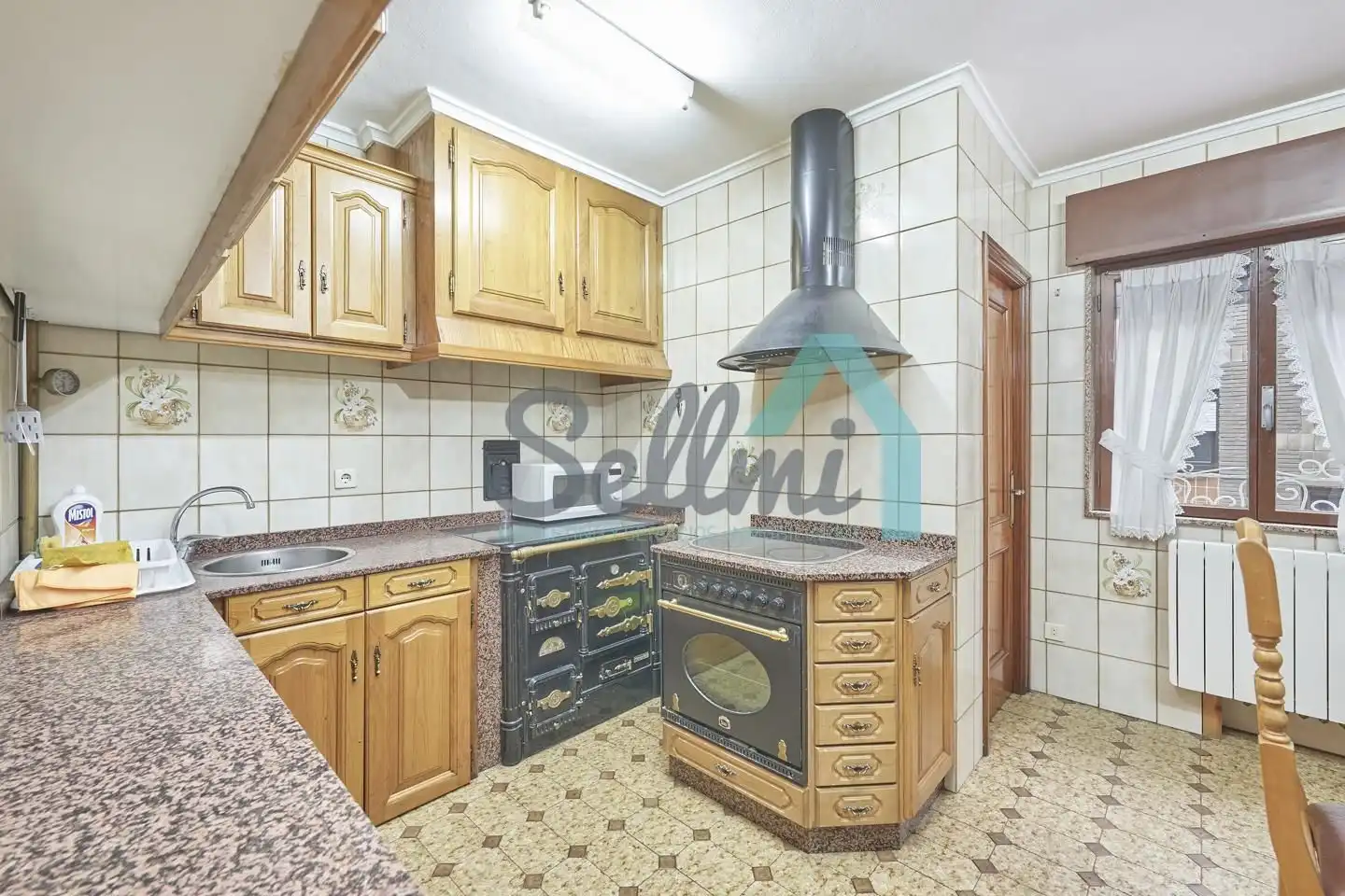 Küche von Wohnung zum Verkauf in Aller mit Parkett, Abstellraum und Möbliert