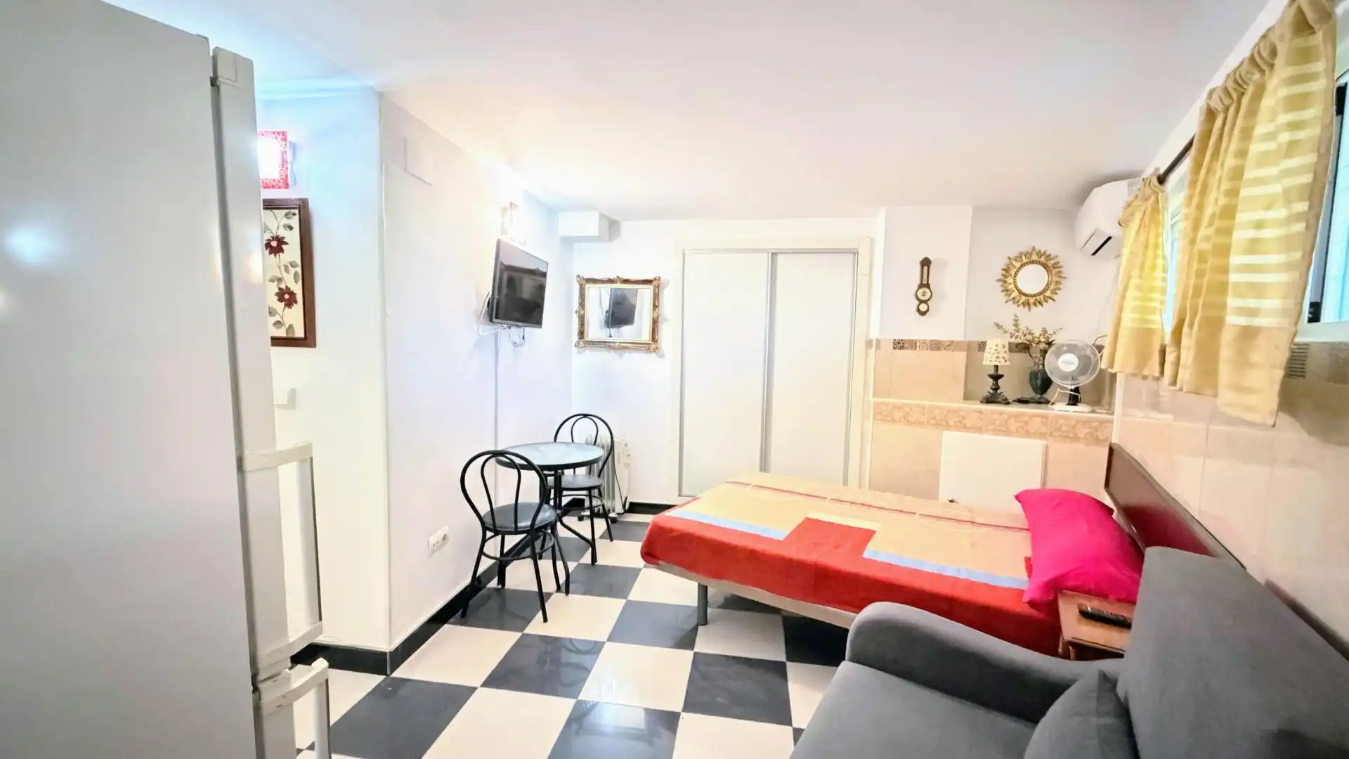 Wohnung zum Verkauf in Torremolinos mit Klimaanlage, Heizung und Privatgarten