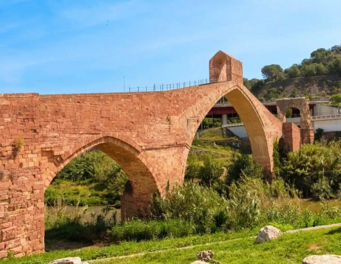 Vista exterior de Pis en venda en Sant Andreu de la Barca amb Forn i Balcó