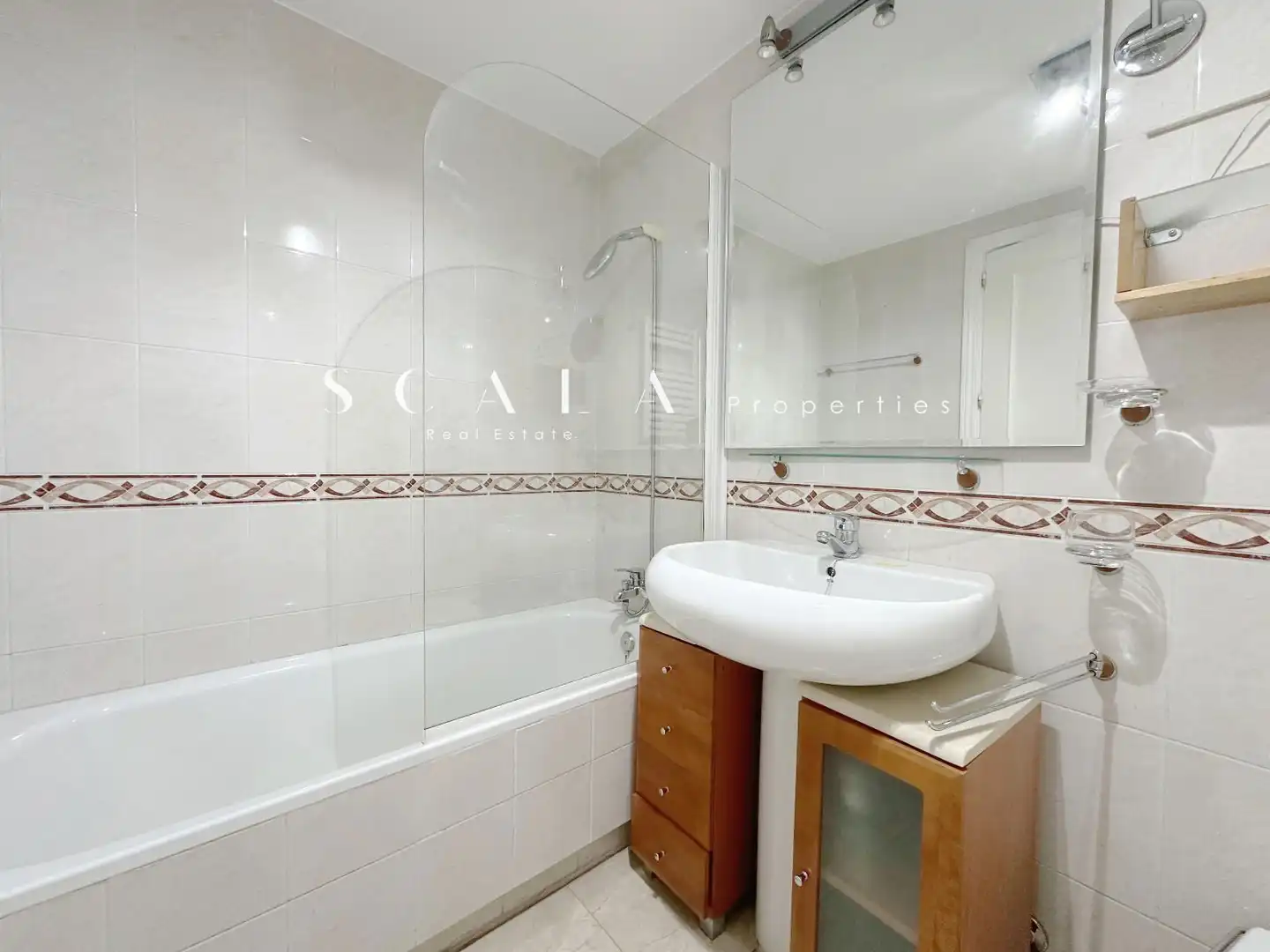 Bany de Àtic de lloguer en Madrid amb Aire condicionat, Calefacció i Terrassa