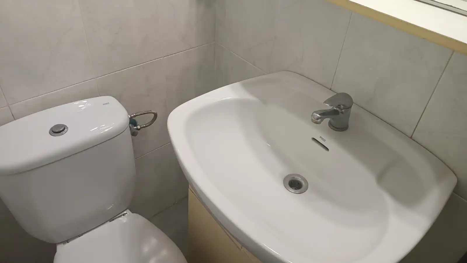 Bany de Casa adosada en venda en Flix amb Aire condicionat, Calefacció i Terrassa