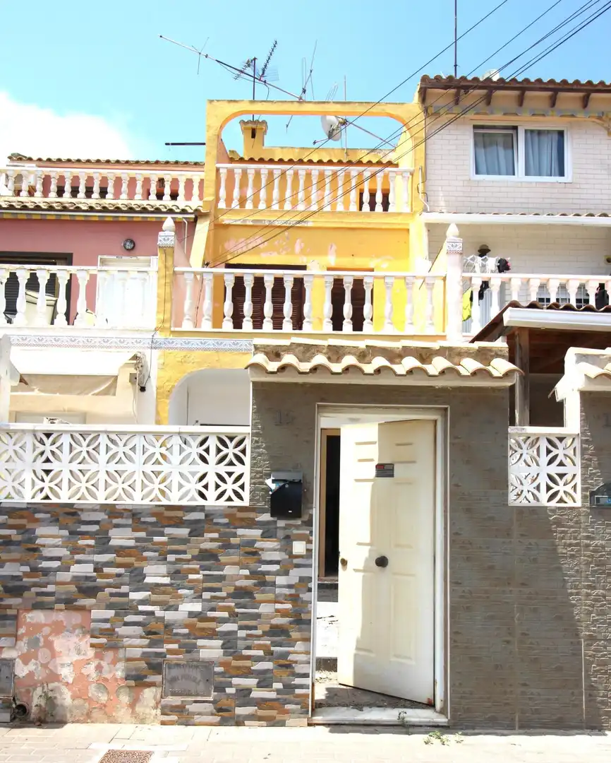 Vista exterior de Casa adosada en venda en Torrevieja