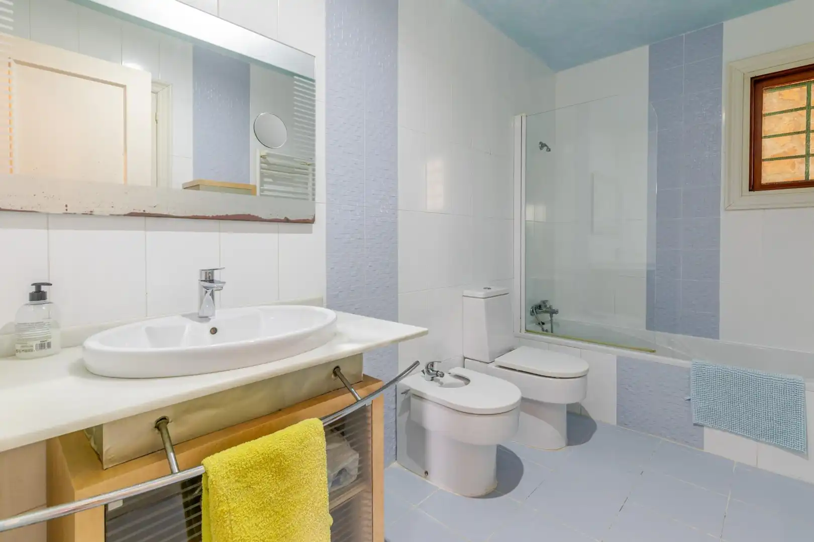 Bathroom of Houses for sale in L'Eliana  with Air Conditioner, Heating and Private garden