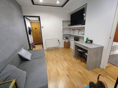 Living room of Flat for sale in  Barcelona Capital  with Air Conditioner, Heating and Parquet flooring