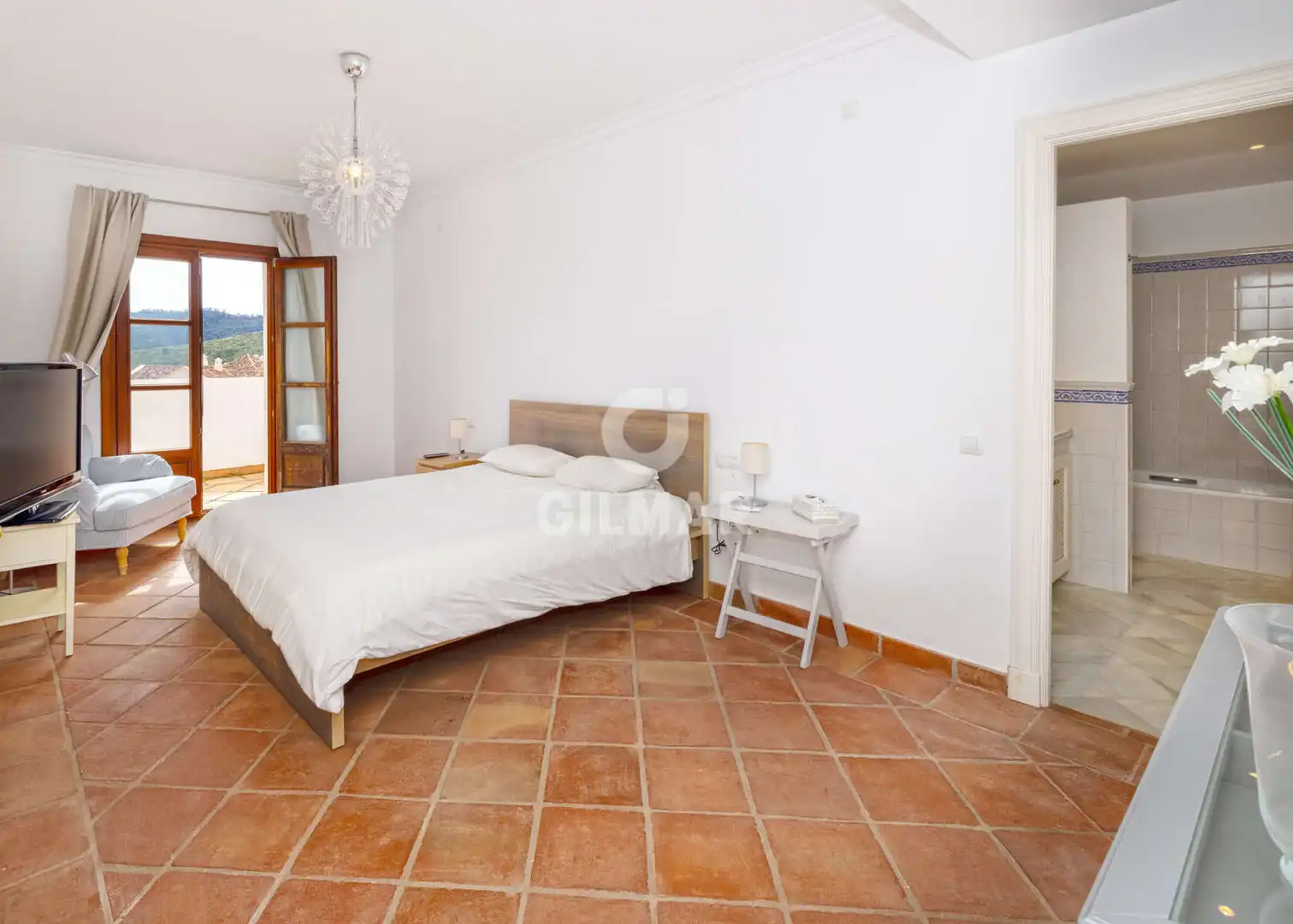 Habitación de Casa adosada en venta en Benahavís con Calefacción y Piscina