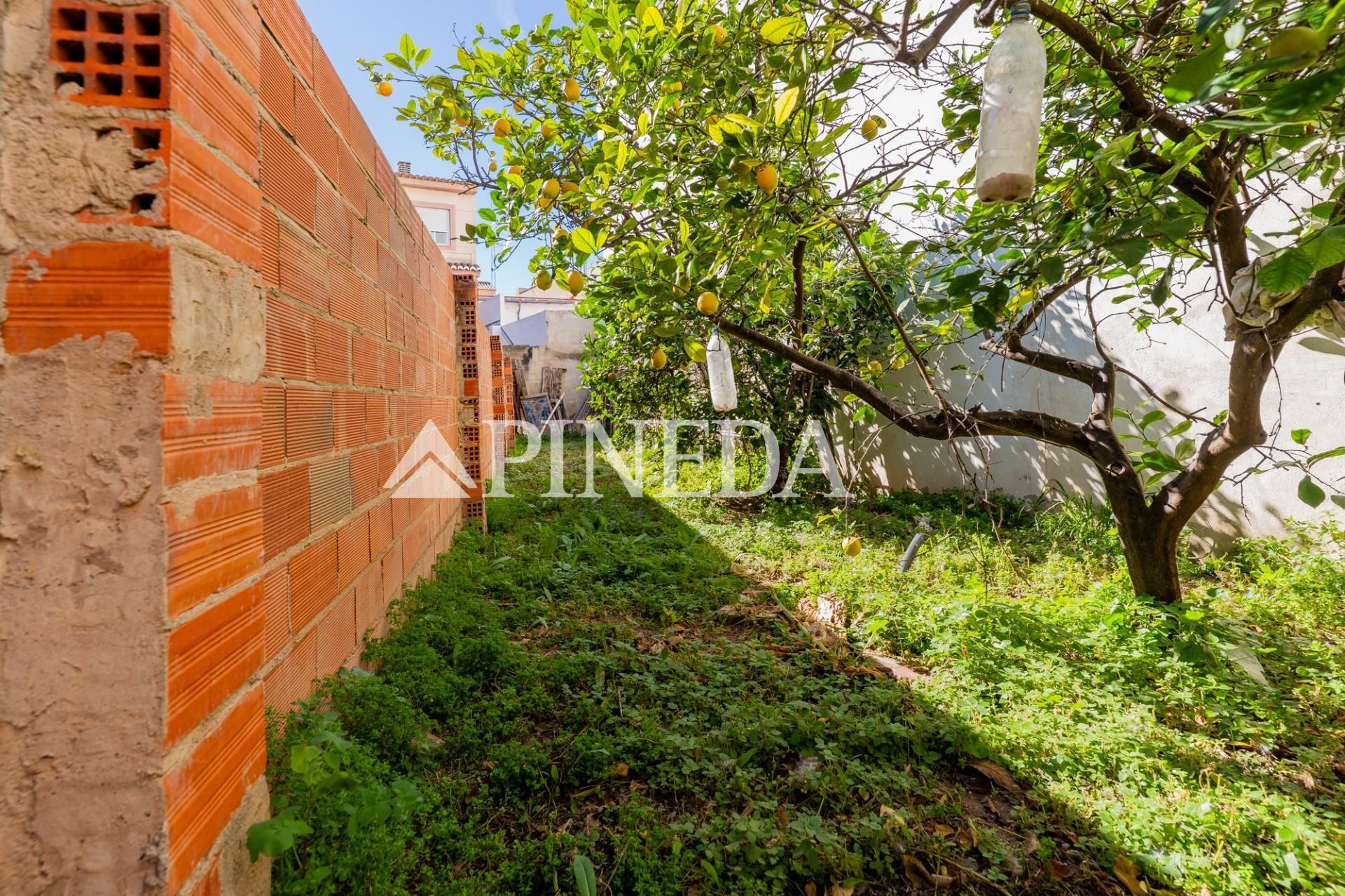 Finca rústica en venda en El Puig de Santa Maria amb Jardí privat