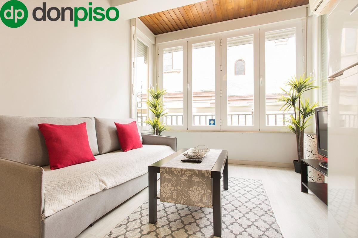 Living room of Flat for sale in  Granada Capital  with Air Conditioner and Balcony
