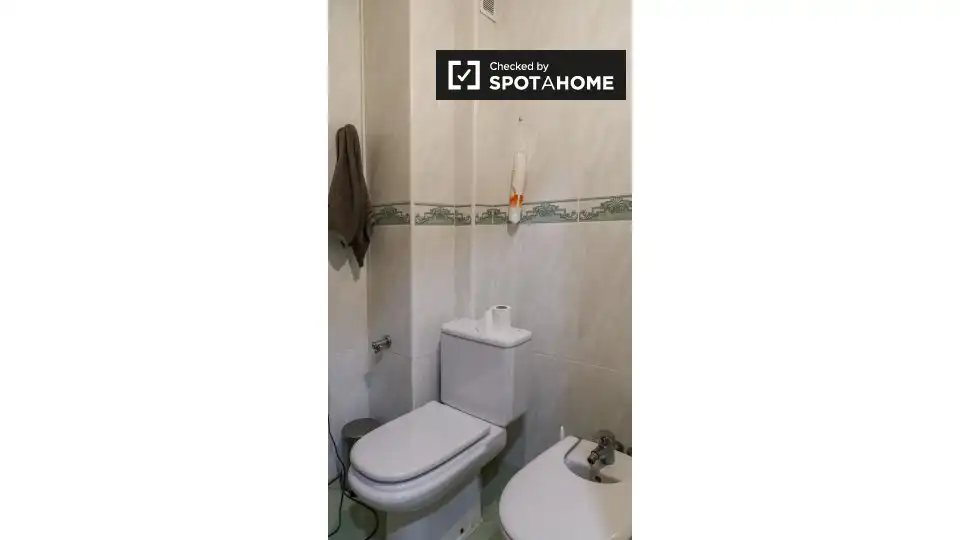 Baño de Piso de alquiler en Valencia con Aire acondicionado, Calefacción y Amueblado
