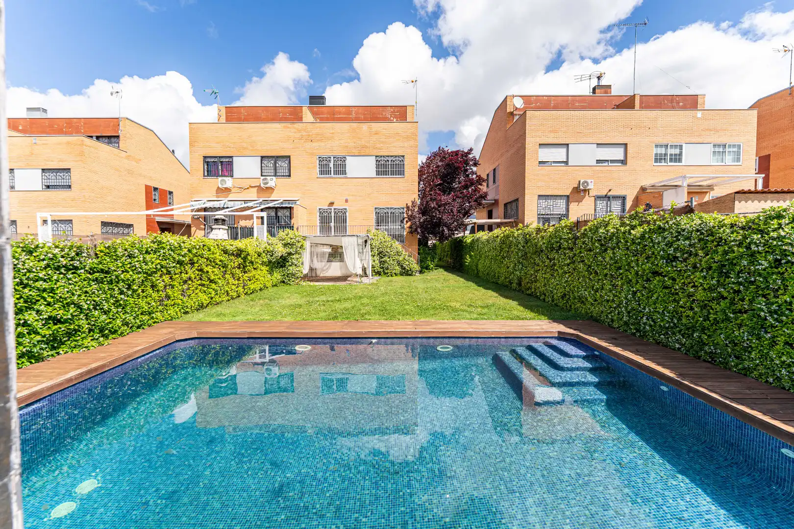 Piscina de Casa adosada en venda en Arroyomolinos (Madrid) amb Aire condicionat, Calefacció i Jardí privat