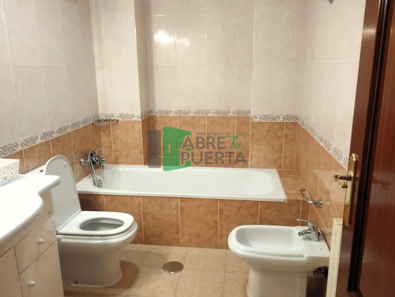 Bany de Pis en venda en Ourense Capital  amb Aire condicionat, Calefacció i Parquet