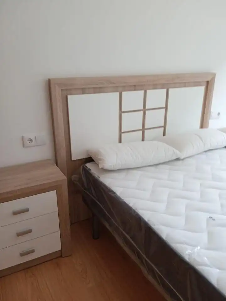 Habitación de Piso de alquiler en Santiago de Compostela  con Calefacción, Terraza y Amueblado