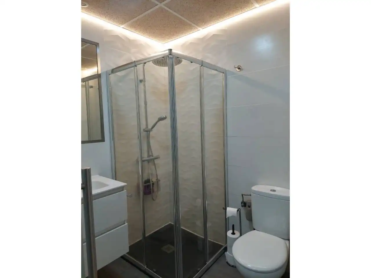 Bany de Apartament en venda en Cedillo del Condado amb Calefacció i Traster