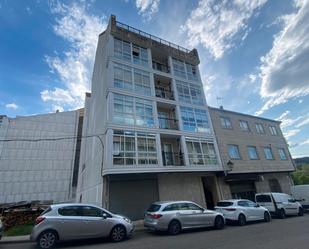Vista exterior de Pis en venda en O Carballiño   amb Parquet i Terrassa