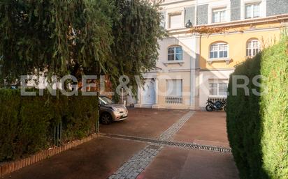 Exterior view of Single-family semi-detached for sale in  Barcelona Capital  with Air Conditioner, Heating and Terrace