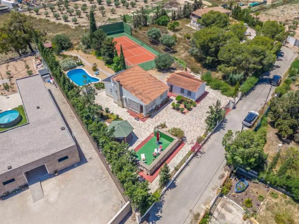Vista exterior de Casa o xalet en venda en San Vicente del Raspeig / Sant Vicent del Raspeig amb Piscina
