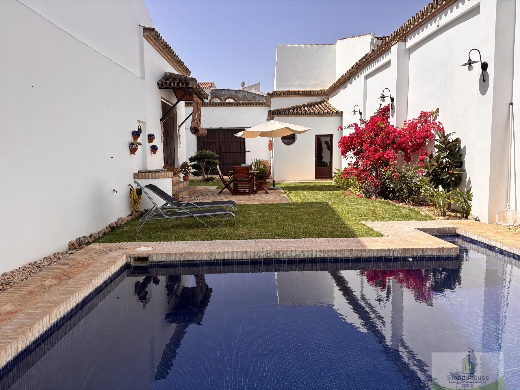 Swimming pool of Single-family semi-detached for sale in Villalba del Alcor  with Air Conditioner, Storage room and Swimming Pool