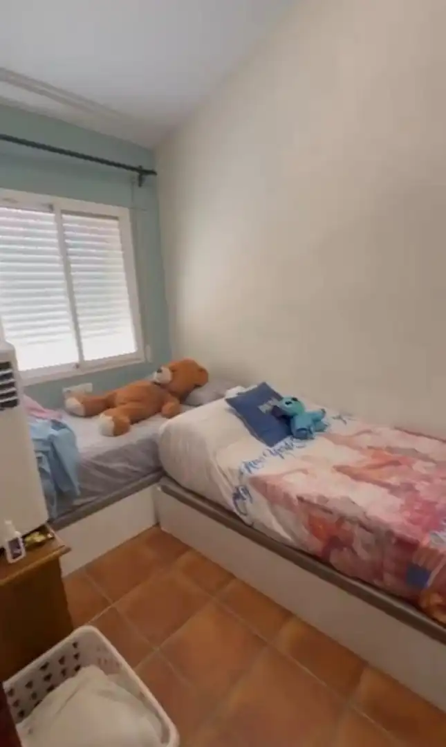 Dormitori de Casa adosada en venda en Algeciras amb Piscina comunitària