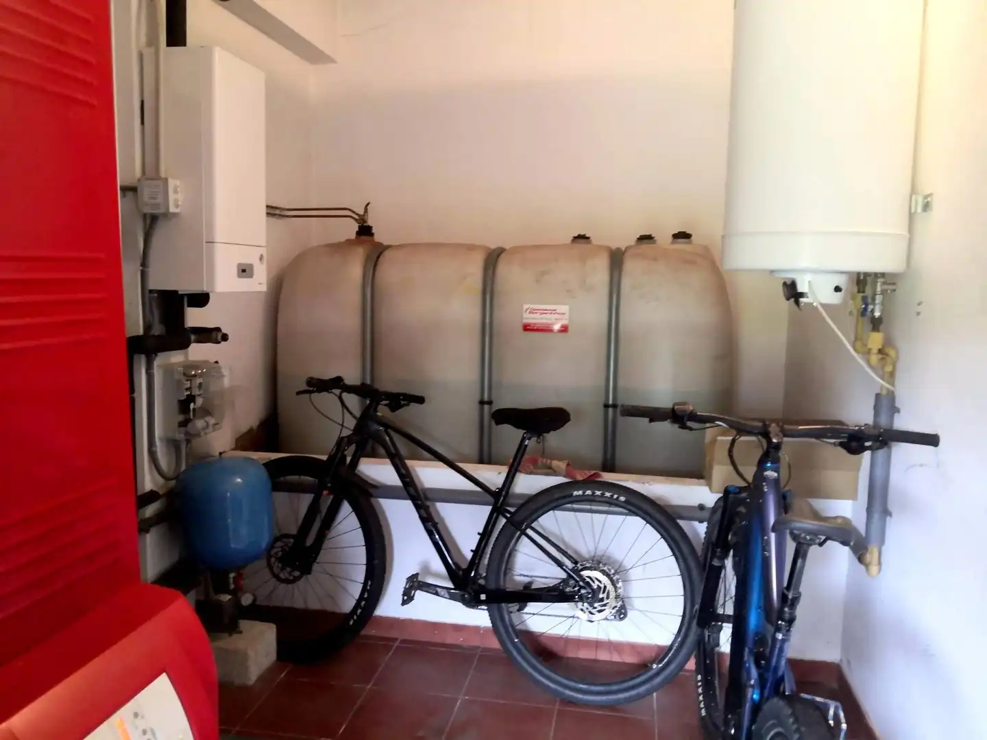 Aparcament de Casa o xalet en venda en Carballo amb Calefacció, Jardí privat i Terrassa