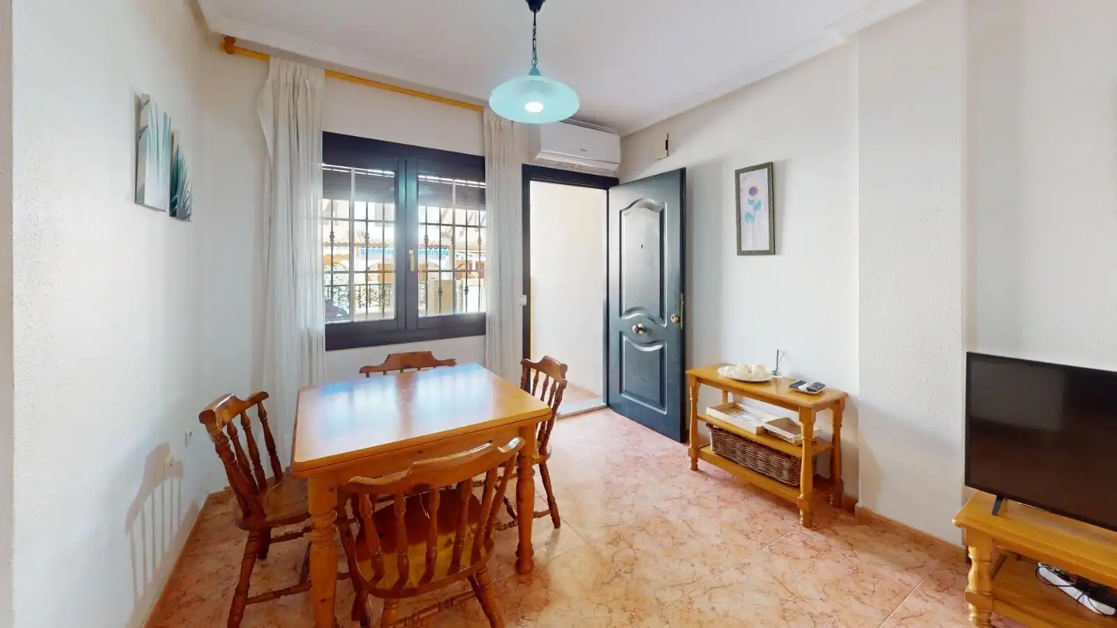 Menjador de Apartament en venda en Los Alcázares amb Aire condicionat, Terrassa i Moblat