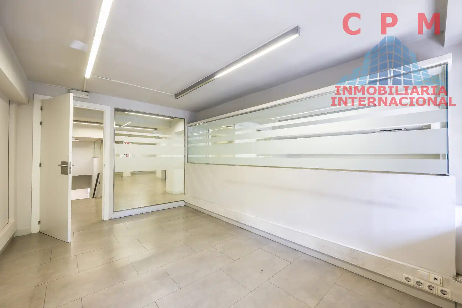 Local de lloguer en Madrid amb Aire condicionat, Calefacció i Internet
