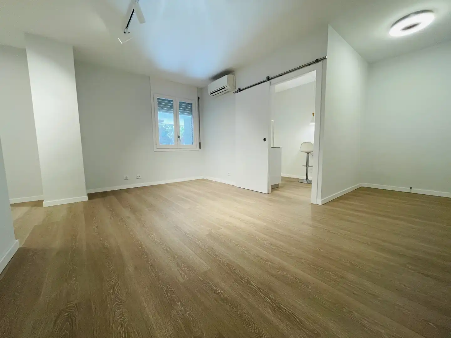 Office for rent in Barcelona  with Air Conditioner