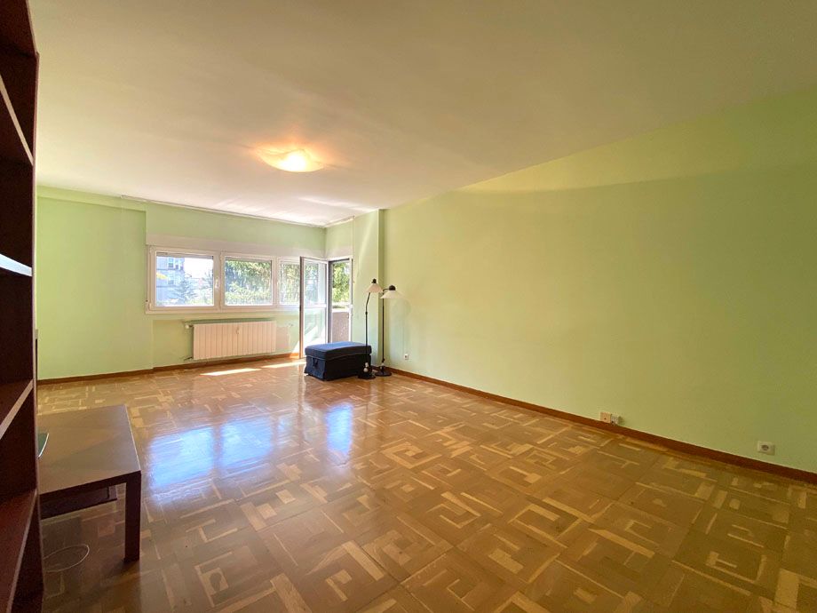 Sala d'estar de Pis en venda en Vitoria - Gasteiz amb Calefacció, Parquet i Terrassa
