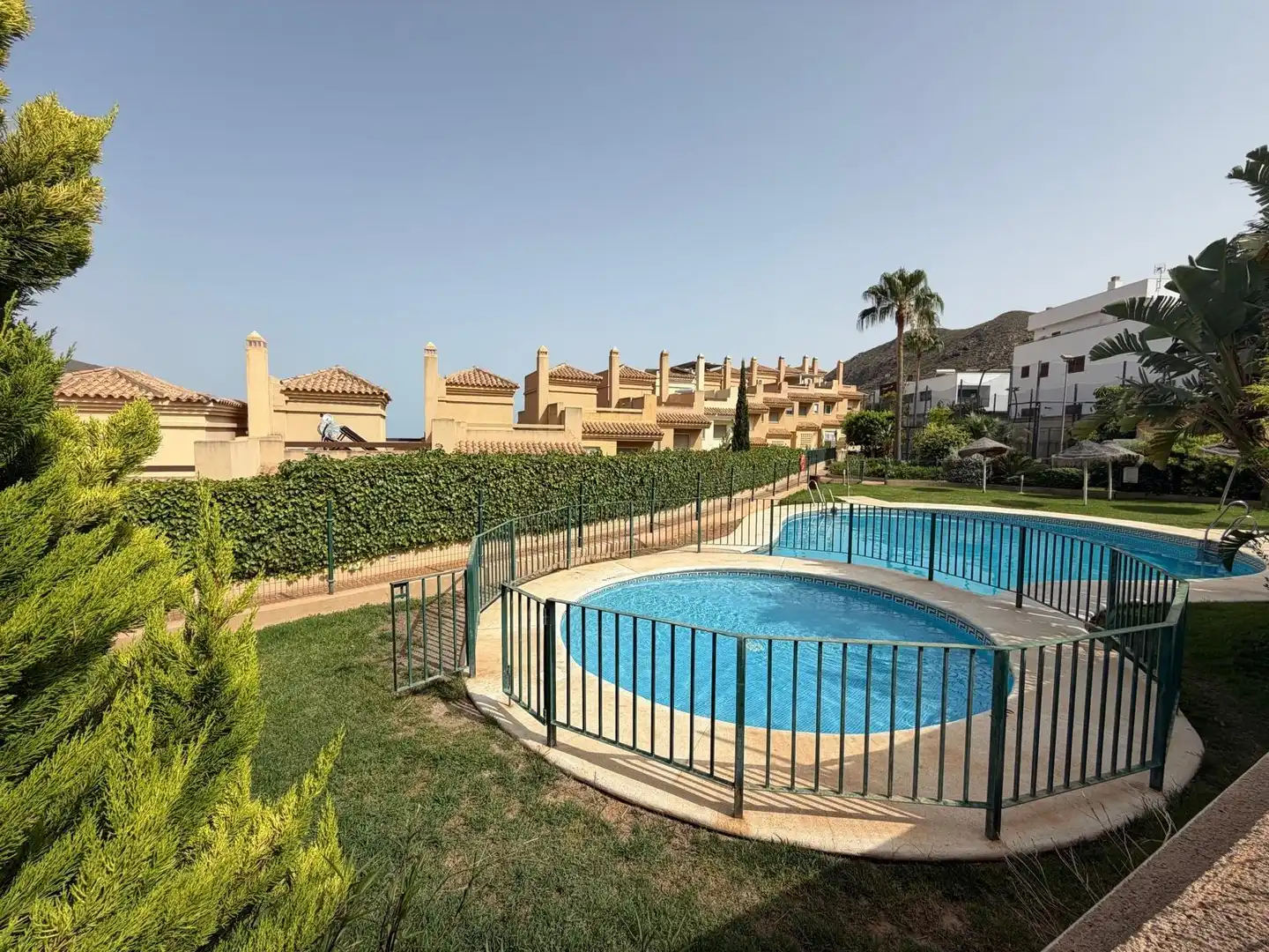 Jardí de Casa adosada en venda en Vícar amb Terrassa, Traster i Piscina comunitària