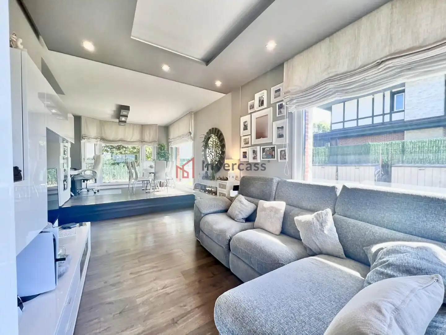 Sala de estar de Casa adosada en venta en Castro-Urdiales con Jardín privado, Trastero y Piscina comunitaria