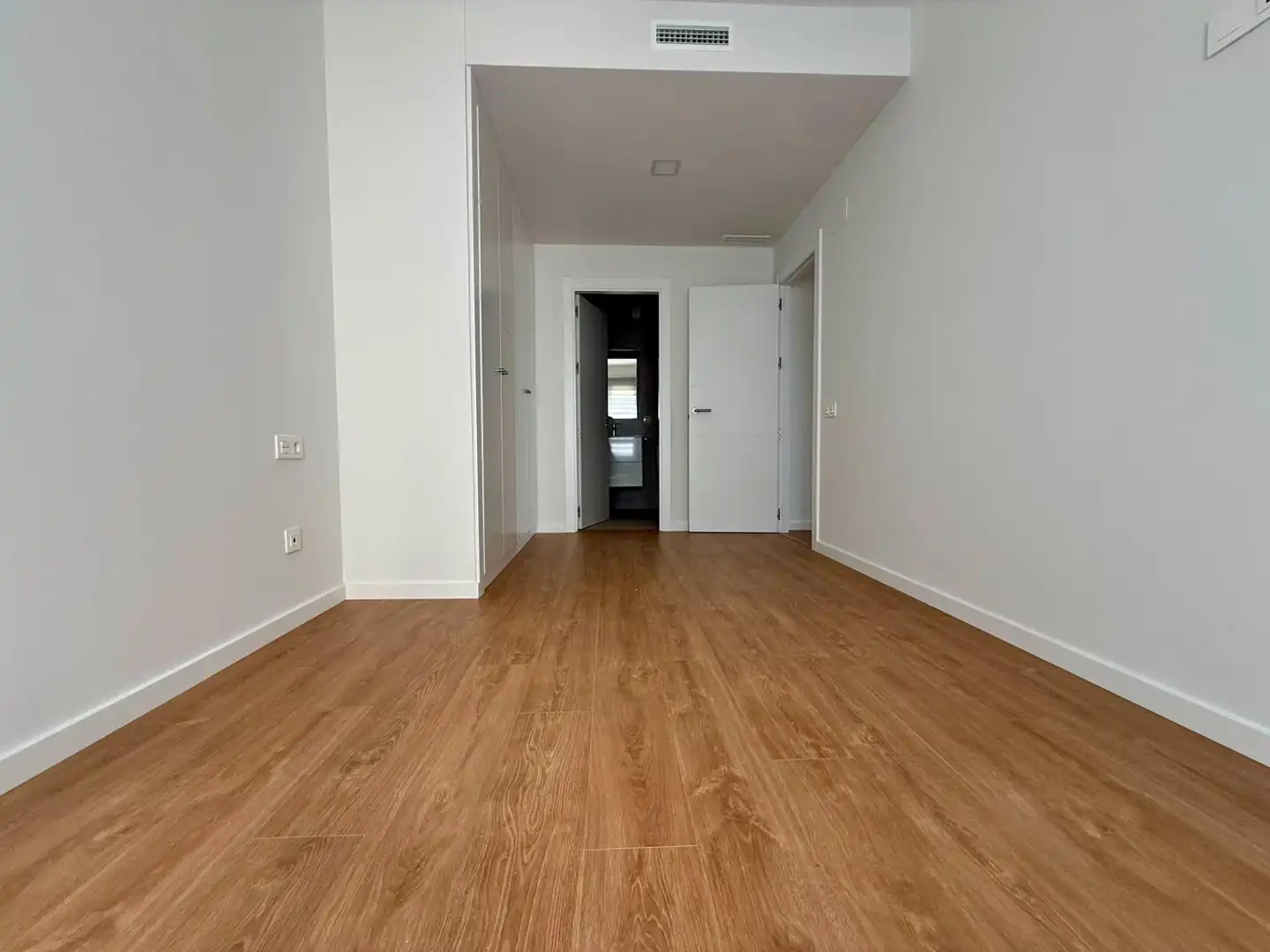 Wohnung zur Miete in Sevilla mit Klimaanlage, Heizung und Privatgarten