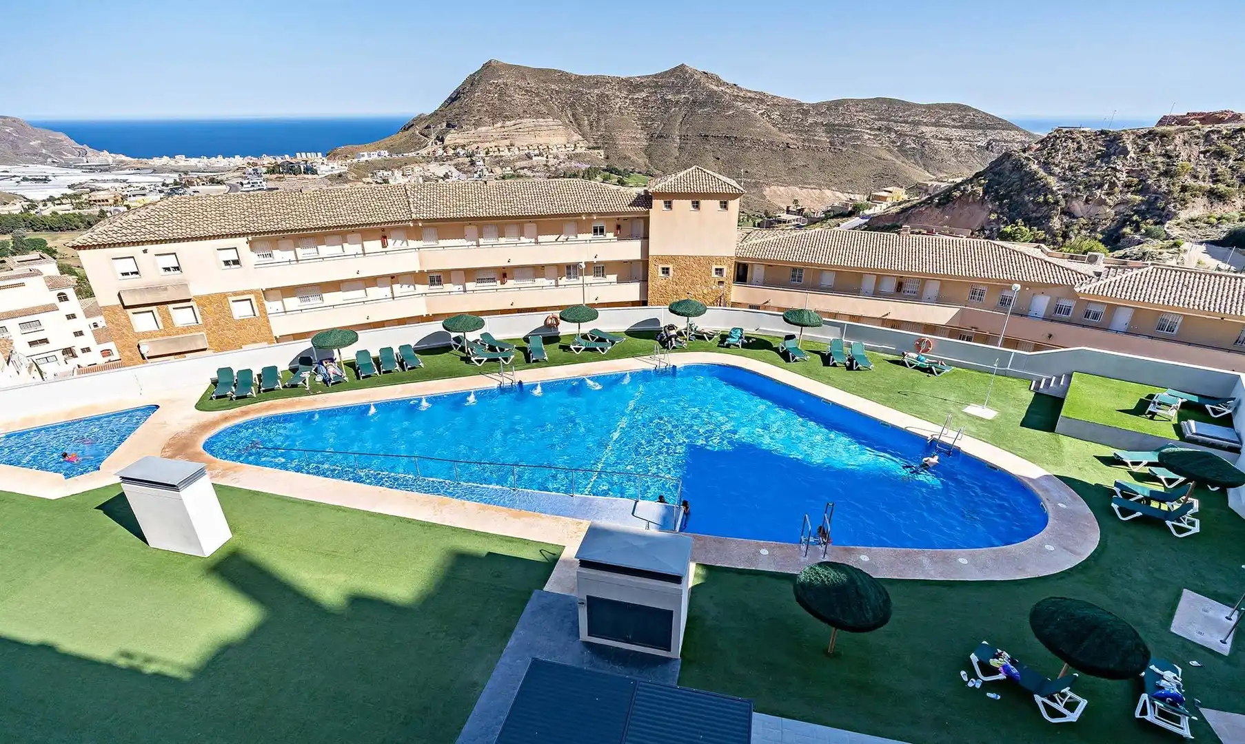 Piscina de Pis en venda en Vícar amb Aire condicionat, Terrassa i Moblat