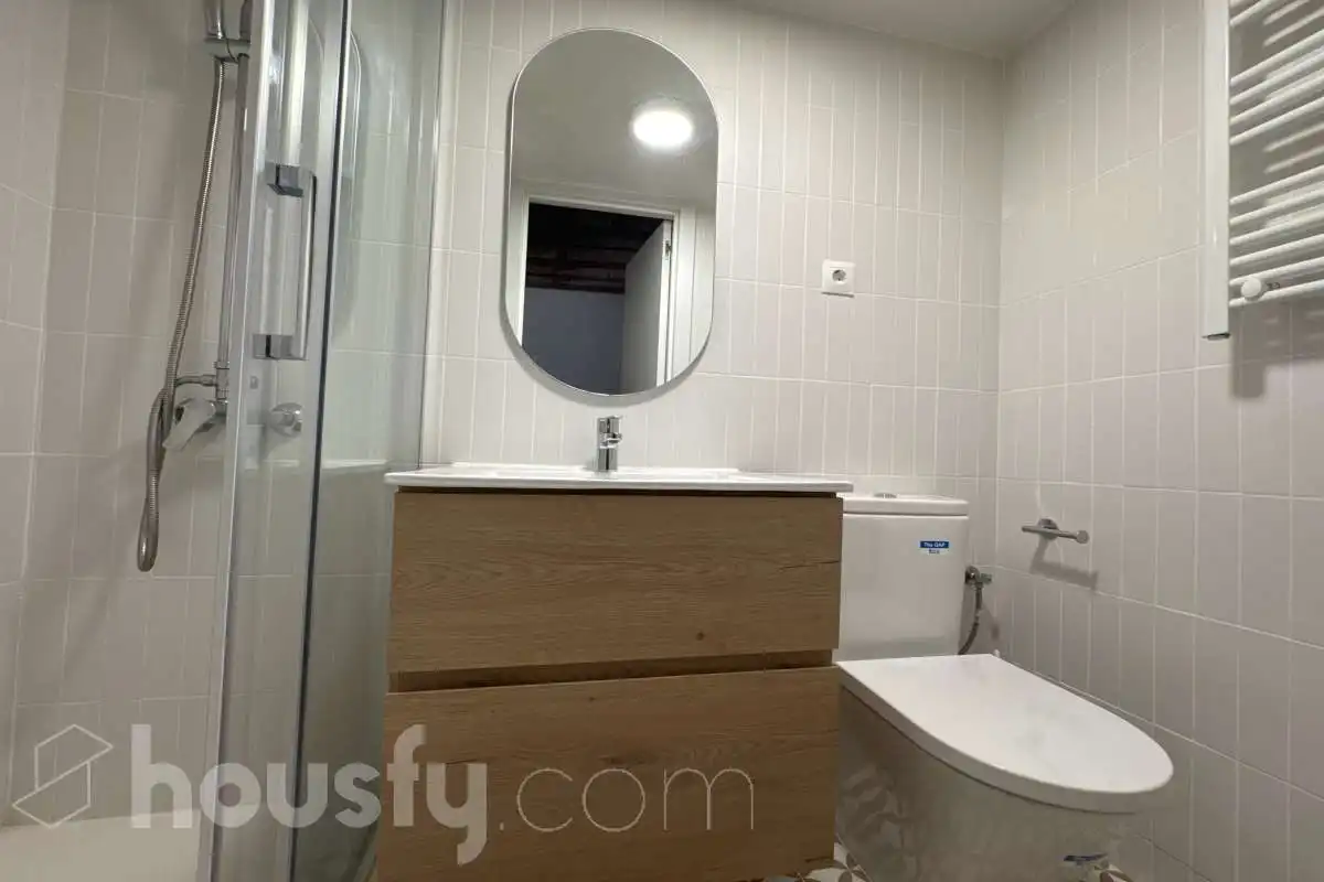 Baño de Estudio de alquiler en Madrid con Amueblado